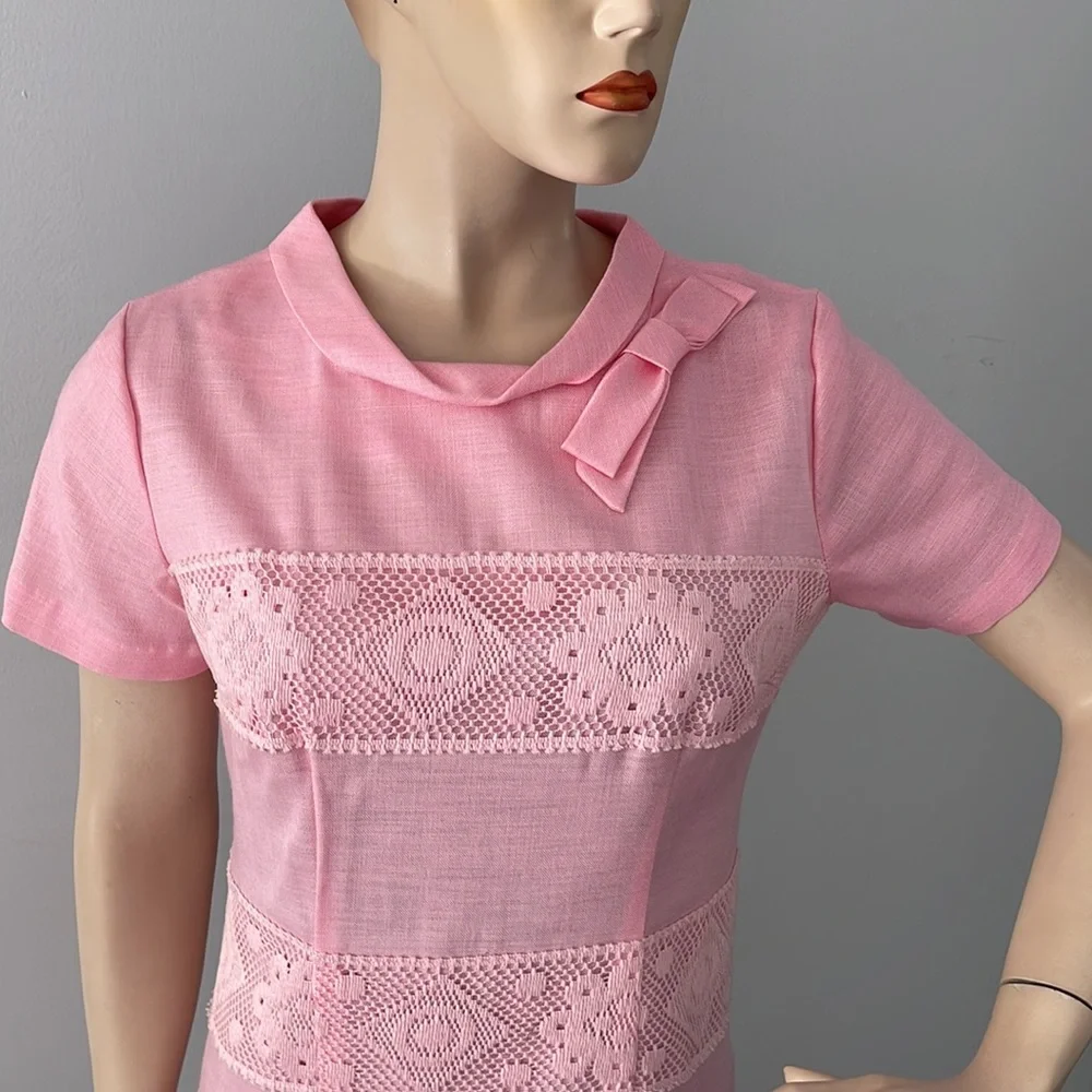 Vintage Pink Linen and Lace Carol Brent Dress - Picture 4 of 17